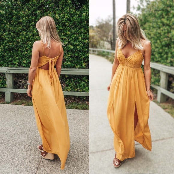 ILLA ILLA Dresses & Skirts - 🚨LAST ONE - Small! Isle Of Capri Laced Maxi Dress